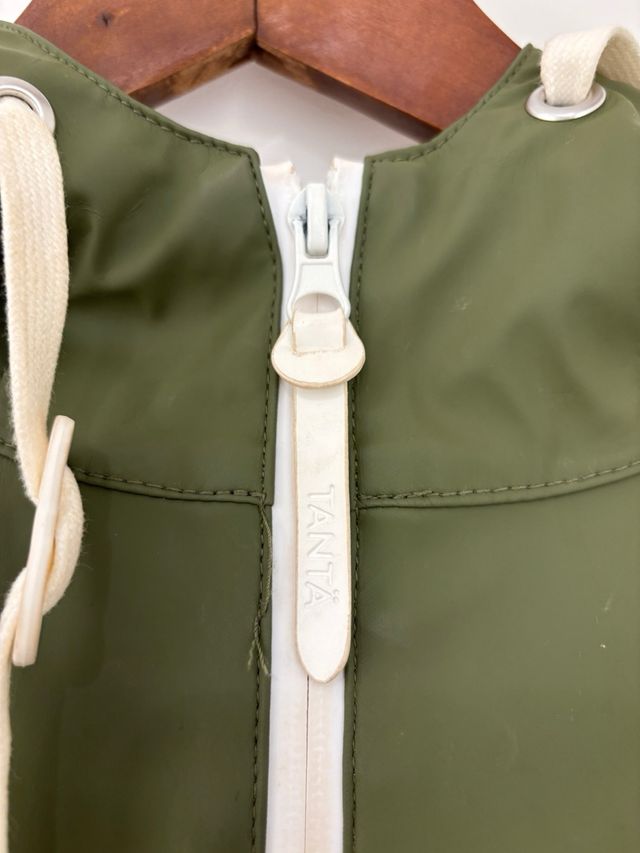 Capa chubasquero Tantä verde oliva talla S