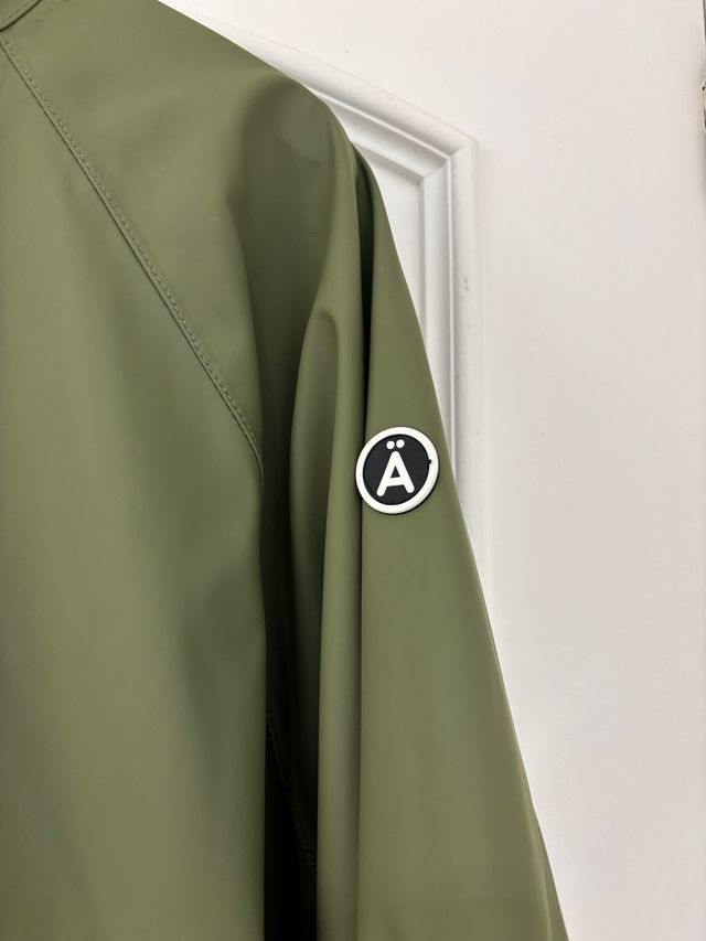 Capa chubasquero Tantä verde oliva talla S