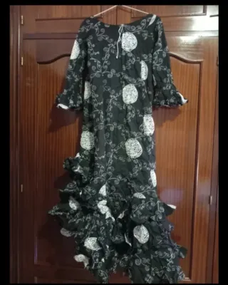 Traje de flamenca negro y blanco