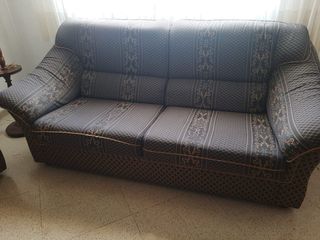 Conjunto Sofá y sillones tela gris oscuro y dorado