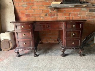 Escritorio antiguo de madera