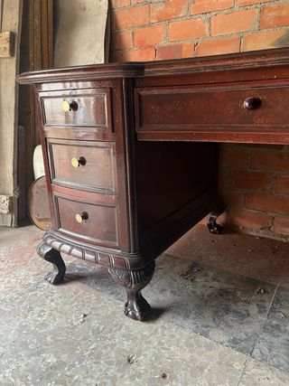 Escritorio antiguo de madera
