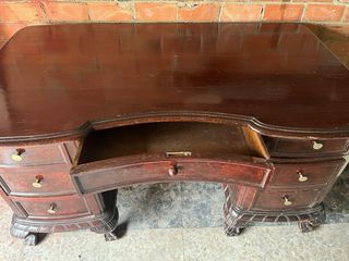 Escritorio antiguo de madera