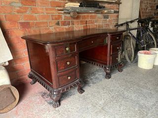 Escritorio antiguo de madera