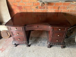 Escritorio antiguo de madera