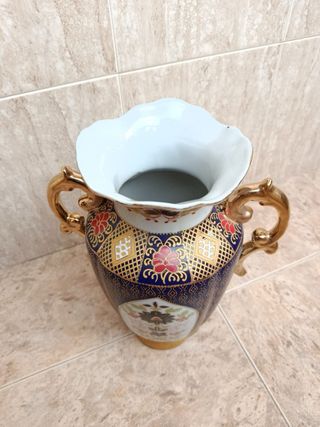 Jarrón de Porcelana Azul y Dorado
