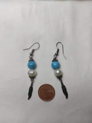 Pendientes Plumas, Perlas imitación y Howlita