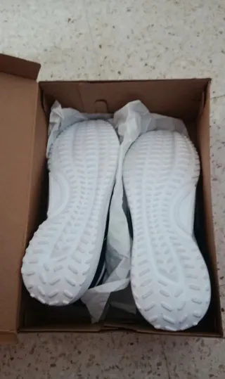 Zapatillas Reebok Lite 3 Negras y Blancas