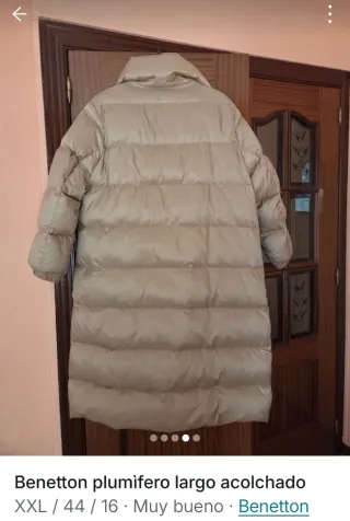 Benetton plumífero largo dorado.