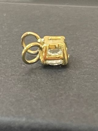Colgante Oro 18k con 0.90 Ct Diamante Natural