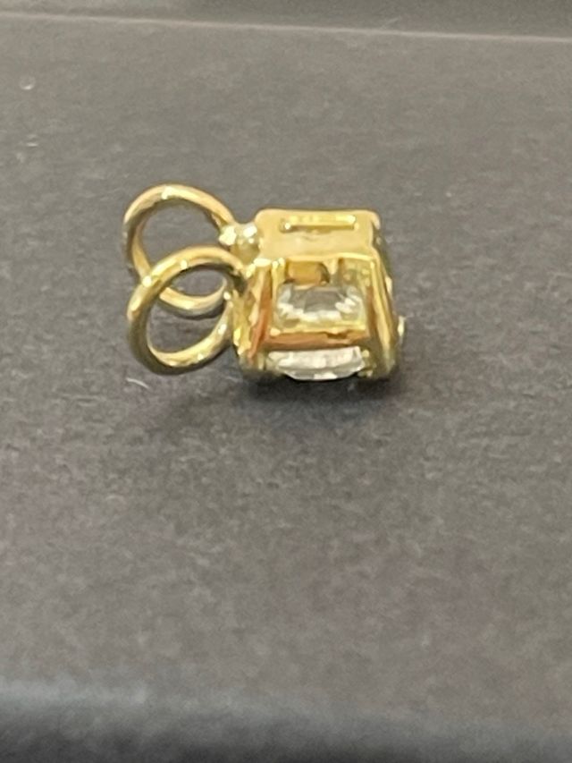 Colgante Oro 18k con 0.90 Ct Diamante Natural