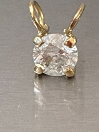 Colgante Oro 18k con 0.90 Ct Diamante Natural