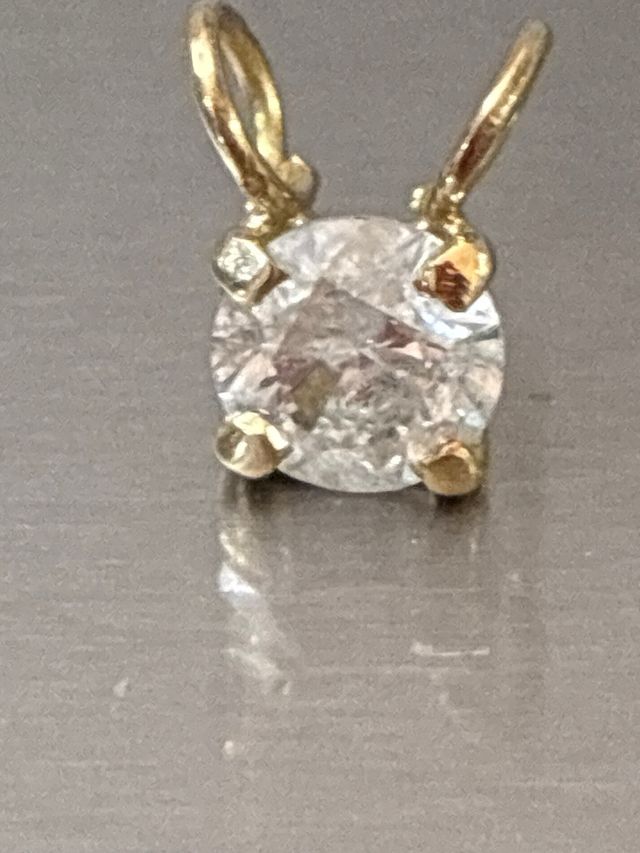 Colgante Oro 18k con 0.90 Ct Diamante Natural