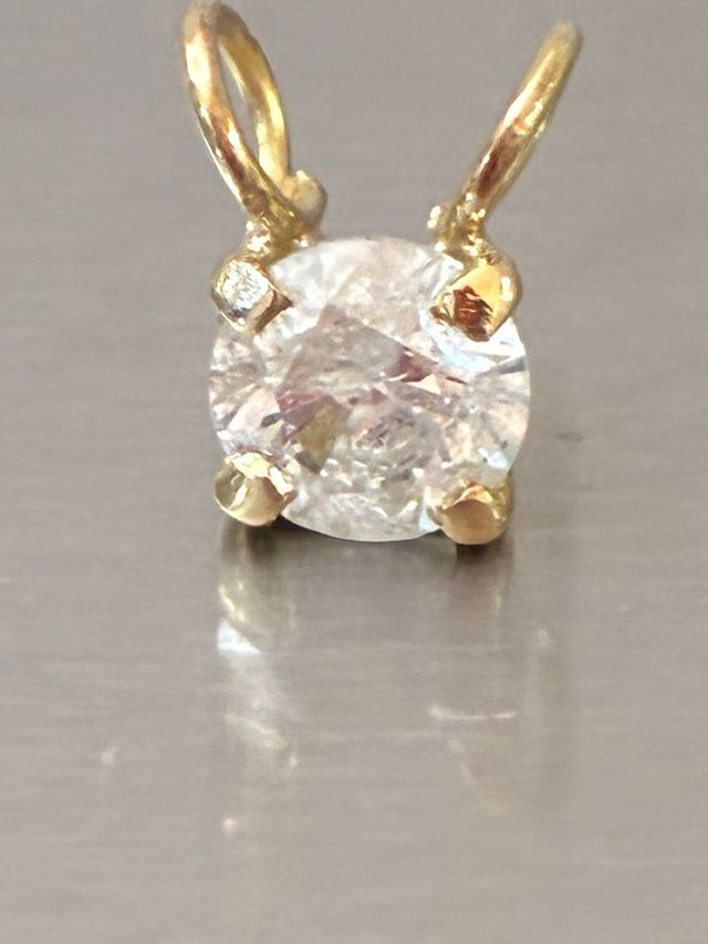 Colgante Oro 18k con 0.90 Ct Diamante Natural