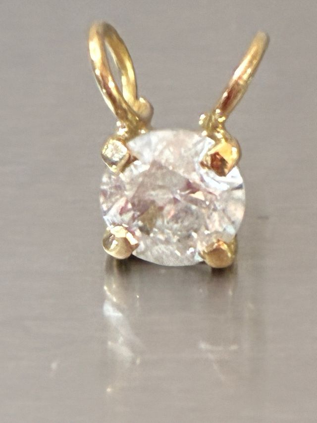 Colgante Oro 18k con 0.90 Ct Diamante Natural