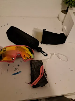 Gafas de sol deportivas rosas y multicolor