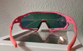 Gafas de sol deportivas rosas y multicolor