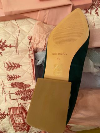 Zapatos Alma en Pena verdes con pedrería