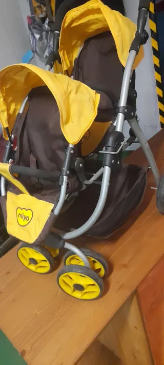 Cochecito doble Miyo amarillo (juguete)