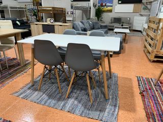 Mesa Comedor Blanca + 4 Sillas Grises
