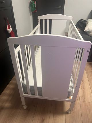 Cuna de bebé infantil blanca