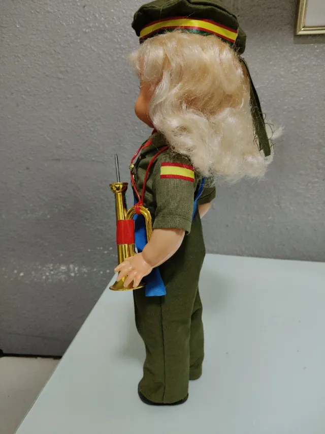 Muñeca funcionando militares antigua funcionando