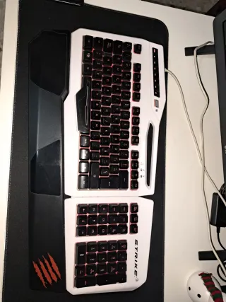 Teclado Gaming Mad Catz Strike 3 Blanco