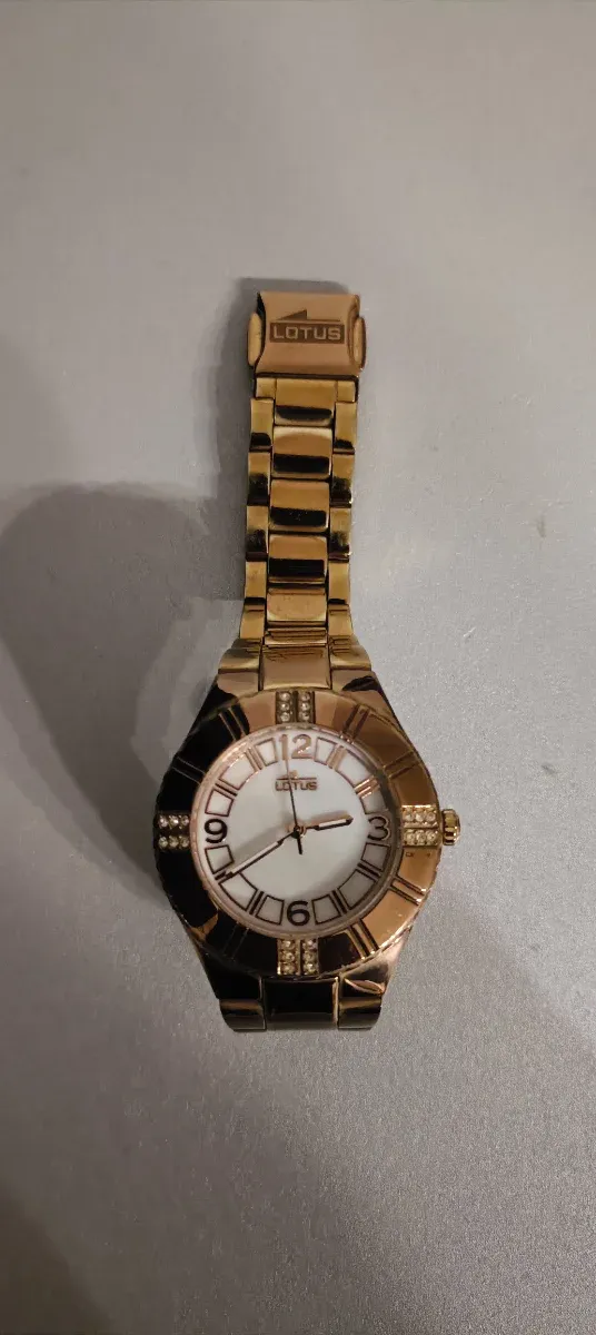Reloj Lotus Mujer Dorado y Blanco, Mod. Lotus Tren