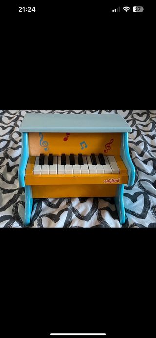 Piano infantil de madera