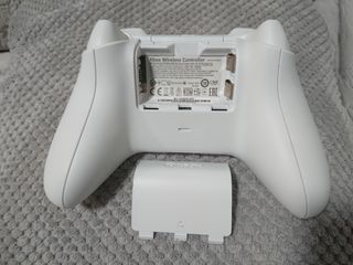 Robot White Xbox Controller