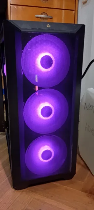 PC Gaming Ryzen 7 7800X3D 32GBRam 2TSSD RTX4070pro