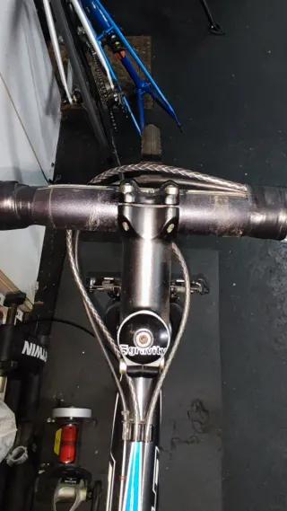 Bicicleta Gravel BH Blanca y Azul