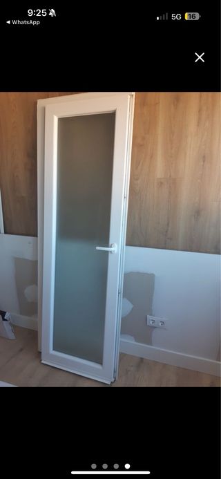 Puerta de cristal blanca PVC  MEDIDAS: 2 m x 0,655