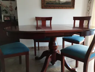 Mesa de caoba y 6 sillas