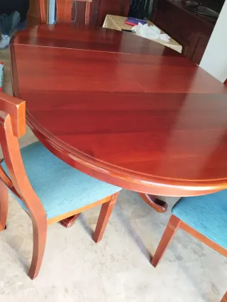 Mesa de caoba y 6 sillas