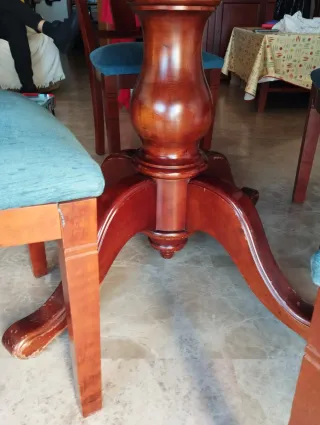 Mesa de caoba y 6 sillas