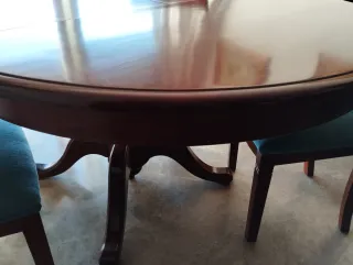 Mesa de caoba y 6 sillas