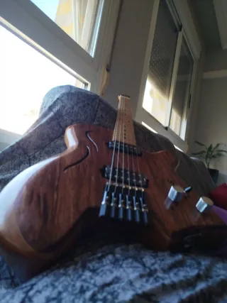 Guitarra Eléctrica headless - UMBRA -