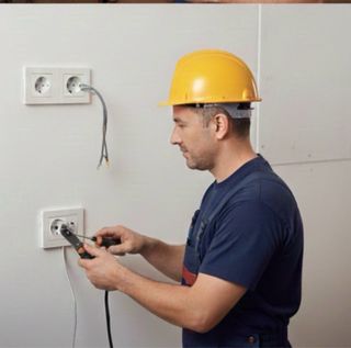 Electricista – Boletín eléctrico, enchufes y focos