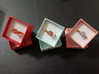 Lote de 3 anillos con piedras