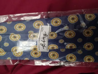 Corbata azul marino con estampado dorado