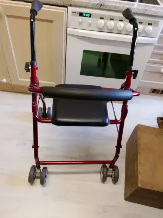 Andador plegable con asiento