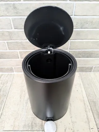 Papelera de oficina con pedal cierre amortiguado