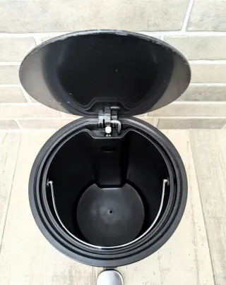 Papelera de oficina con pedal cierre amortiguado