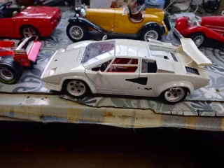 Coches a escala 1/18 varios 8 en total