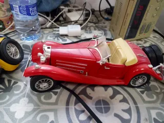 Coches a escala 1/18 varios 8 en total