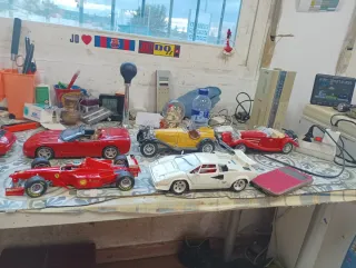 Coches a escala 1/18 varios 8 en total