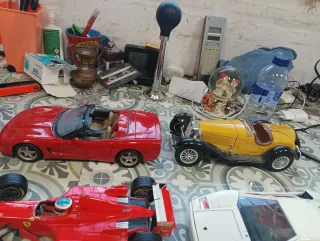 Coches a escala 1/18 varios 8 en total