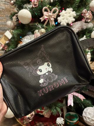 Lote Kuromi: Neceser, Botella ,Brochas y peine