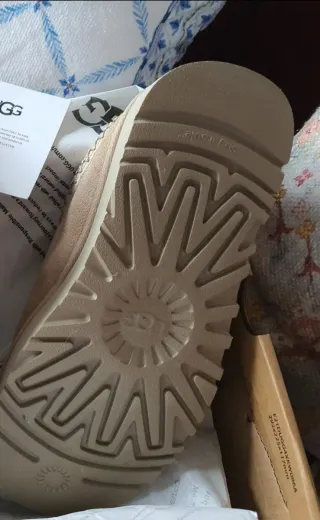 Zuecos UGG Beige Talla (38)